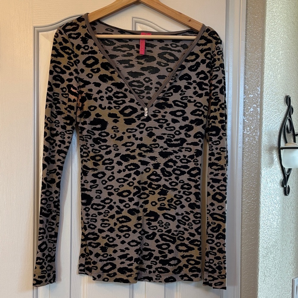 Charlotte Leopard Print V-Neck Long Sleeve Top